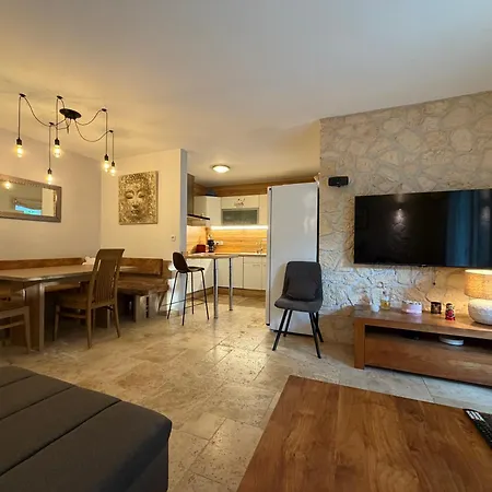 3-bedroom - Garden - Private Pool דירה *